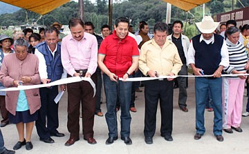 Cumple Vicente Quiroz compromiso con Otzolotepec; entrega más obras de impacto social