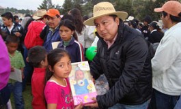 Autoridades de Donato Guerra entregan 17 mil juguetes