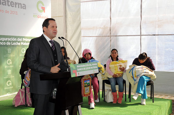 Inaugura Eruviel Ávila primer banco de leche materna en Edomex
