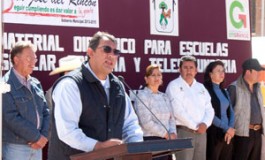 Sergio Velasco entrega apoyos en beneficio de 64 escuelas