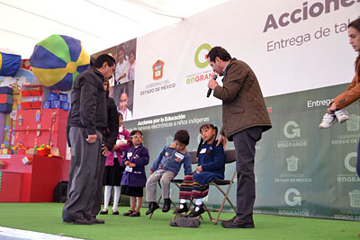 Agradece alcalde de Temoaya al gobernador Eruviel Ávila Villegas “Acciones por la Educación”