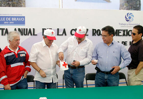 Francisco Reynoso Israde inicia colecta para la Cruz Roja en Valle de Bravo
