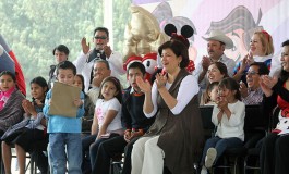 Festeja Martha Hilda González a cientos de niños