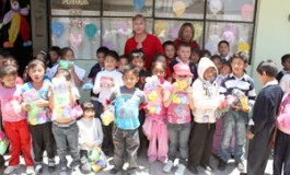 Entrega alcalde de Otzolotepec 16 mil juguetes a niños en “La Caravana de las Sonrisas”