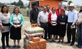Alcalde de Temoaya entrega ecotecnias en beneficio de 120 familias