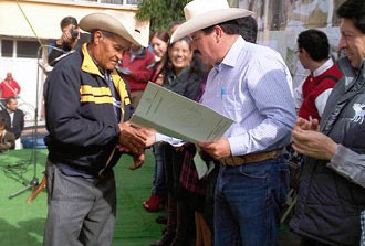 Entrega Vicente Estrada Certificados Parcelarios