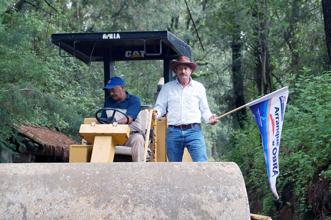 Gobierno de Valle de Bravo fortalece infraestructura de caminos