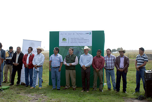 En compañía del Delegado de SEDESOL...Vicente Estrada Iniesta inicia obras en Almoloya de Juárez