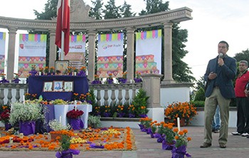 Busca Rayón, preservar tradición de Día de Muertos