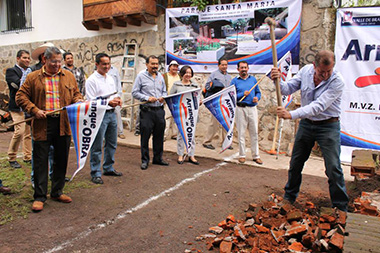 Francisco Reynoso inicia construcción de la Plaza Santa María