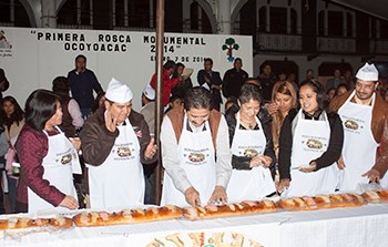 Comparten Monumental Rosca de Reyes