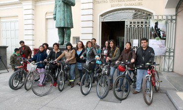 “Bicionarias, mujeres al manubrio” van al teatro a la UAEM