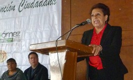 Entrega Elda Gómez Lugo 300 tabletas electrónicas a estudiantes destacados