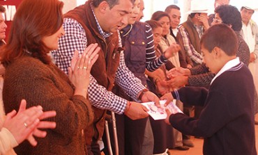Sergio Velasco entrega apoyos sociales en beneficio de 5 mil habitantes