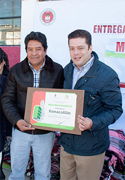 Reconoce GEM al Alcalde de Xonacatlán