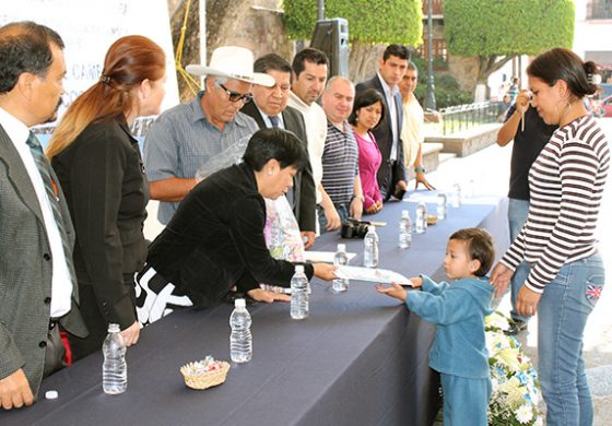 Cambian juguetes bélicos por didácticos, en Valle de Bravo