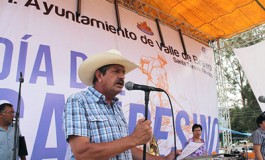 Francisco Reynoso festeja a campesinos de Valle de Bravo