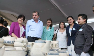 En Valle de Bravo; Apoyan a artesanos de la región