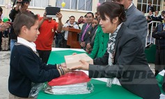 Entregan tabletas en inicio de ciclo escolar 2014-2015