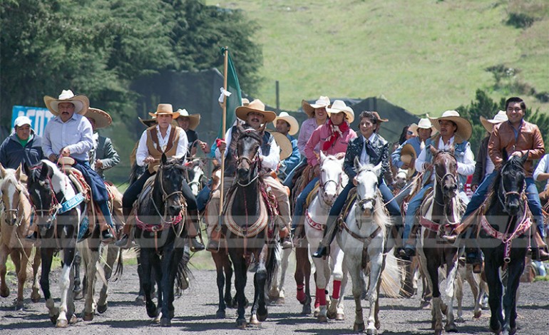 Encabeza Alfonso González la 2da Cabalgata Ocoyoacac 2014