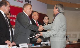 Valle de Bravo recibe Reconocimiento  al Esfuerzo Hacendario Municipal 2015