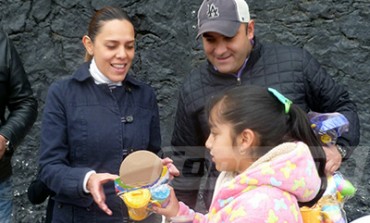 Armando Levi Torres entrega juguetes en todas las comunidades de Calimaya