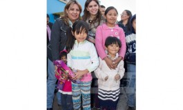 Sara Vázquez repartió rosca y juguetes a niños de Mexicaltzingo