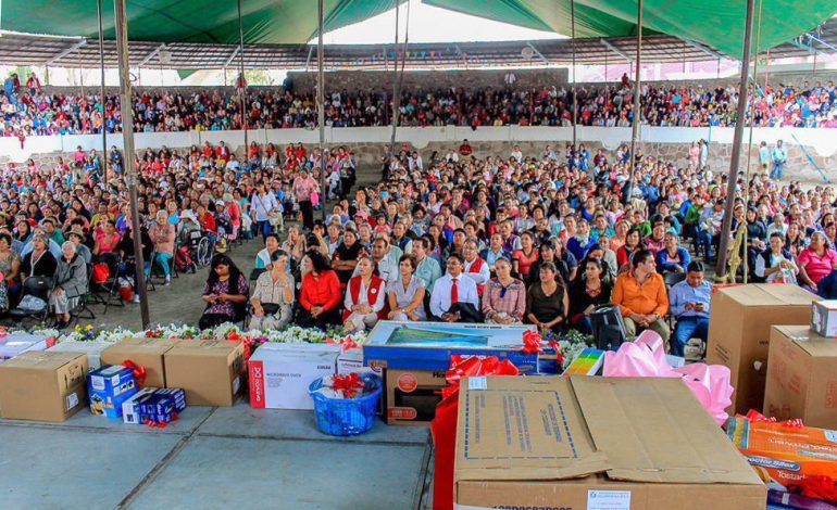 Festejan a más de 4 mil mamás de Atlacomulco