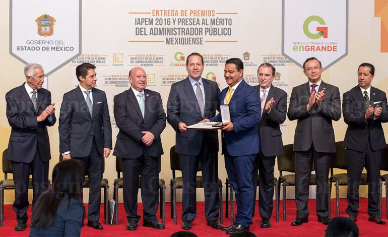 Reconocen a Capulhuac con el Premio a la Gestión Municipal IAPEM 2016