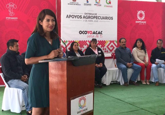 Diana Pérez Barragán entrega apoyos agropecuarios