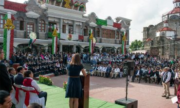 En Ocoyoacac, Diana Pérez encabeza festejos patrios