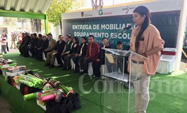En Ocoyoacac entregan mobiliario y equipamiento escolar