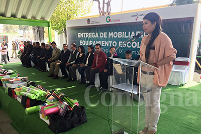 En Ocoyoacac entregan mobiliario y equipamiento escolar