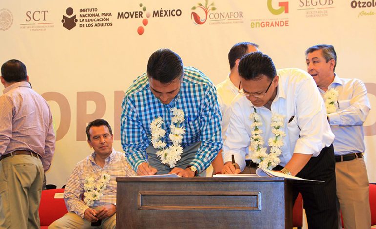 Habitantes  de Otzolotepec se benefician con obras por más de 10 millones de pesos