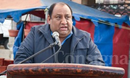 Fernando Álvaro Gómez impulsa la producción de flores de ornato