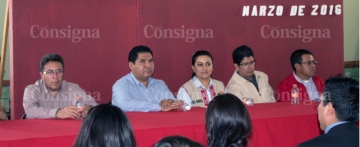 Eduardo Zarzosa cumple compromisos con la gente de El Oro