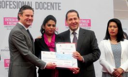 Entregan Aurelio Nuño y Eruviel Ávila reconocimientos a maestros mexiquenses con mejores calificaciones en la evaluación profesional docente