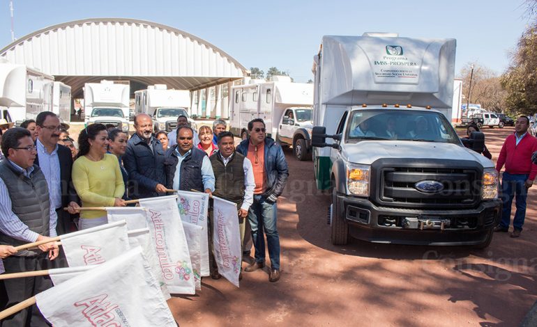 Anna Chimal da banderazo de salida a Unidades Móviles IMSS Prospera