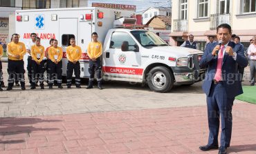 Para Eduardo Neri no hay barrera: Entrega ambulancia equipada