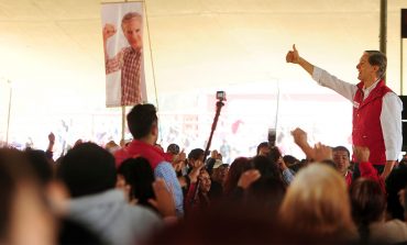 Teleférico, hospital y apoyos a abuelitos ofrece Del Mazo