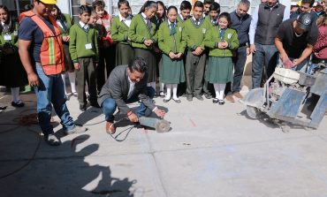 Manuel Castrejón inicia construcción de techumbre en escuelas