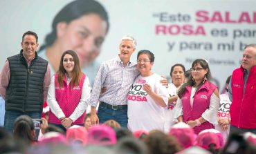 Reciben amas de casa del sur del Edoméx tarjetas del programa Salario Rosa