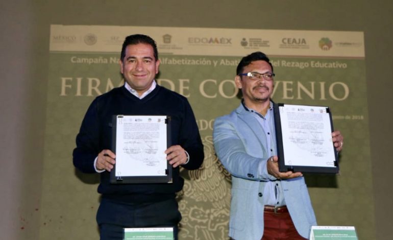 Firman convenio INEA y San Mateo Atenco