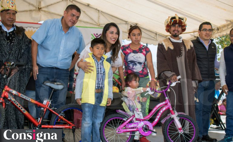 Alcaldesa de San Antonio la Isla celebra Día de Reyes con cientos de niños