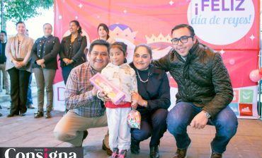 Ayuntamiento y DIF Municipal consienten a niños de Tenango del Valle con motivo de Día de Reyes