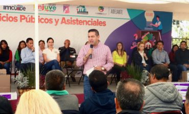 Entrega César Serrano andadores urbanos en tres barrios de San Mateo Atenco