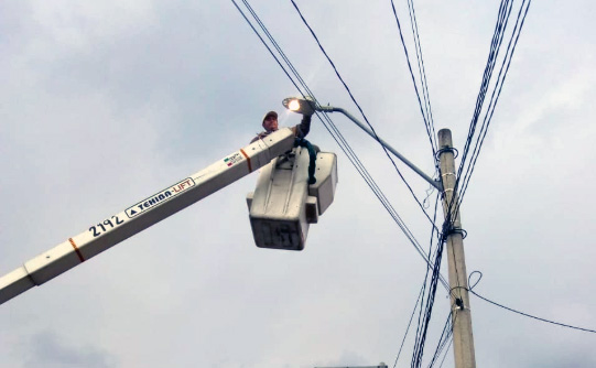 Rehabilitan alumbrado público en varios puntos de Toluca