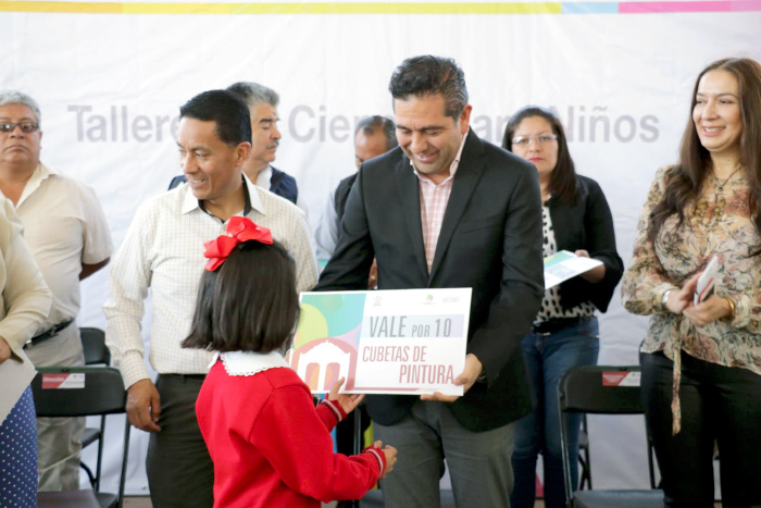 Entrega César Serrano 1.8 mdp en material para rehabilitar escuelas
