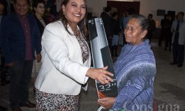 Con cientos de regalos, Erika Sevilla festejó a las mamás de Otzolotepec