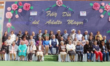 Oscar Hernández festeja a los adultos mayores de Calimaya